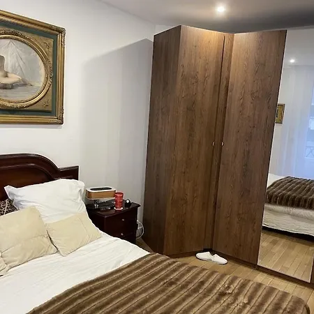 Cosy, Chic, Touristique Paris